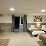 Abby - Private Pool - 11 Guests - Βίλα